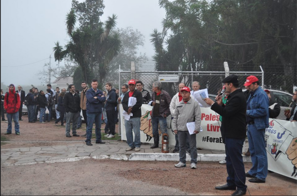 Activists from the CUT trade union, the World March of Women and members of the local Palestinian community protest at the he doors of AEL Sistemas, the subsidiary of Elbit located in the city
