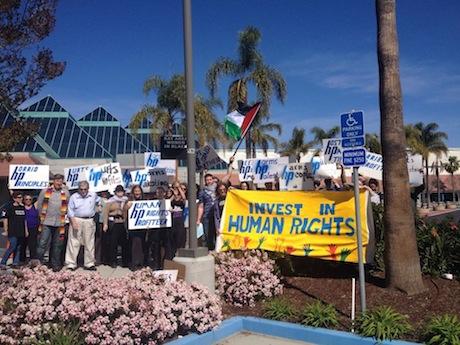 Manifestation lors de la réunion des actionnaires HP appelle à la fin au soutien à l'apartheid israélien