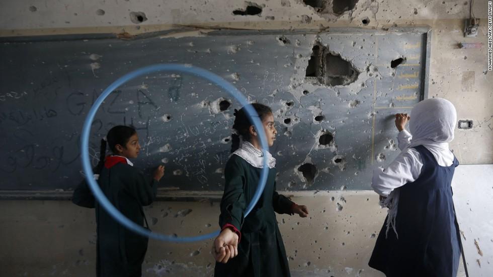 Gaza school girls.jpg