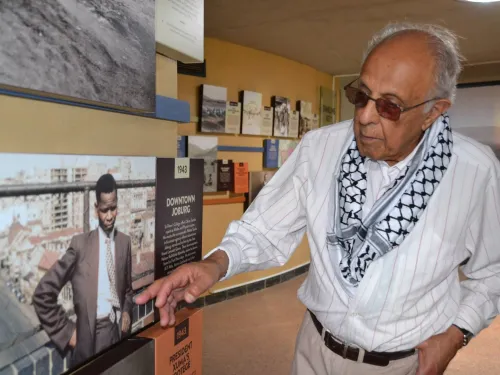 Ahmed Kathrada, iconic anti-apartheid activist in South Africa, and supporter of Palestinian rights, has died.