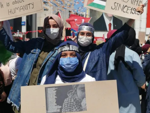 palastine-women-protest.jpg